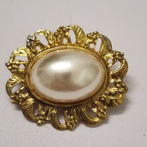 Vintage Gold Tone Faux Pearl Oval Brooch Floral Filigree Pin Classic